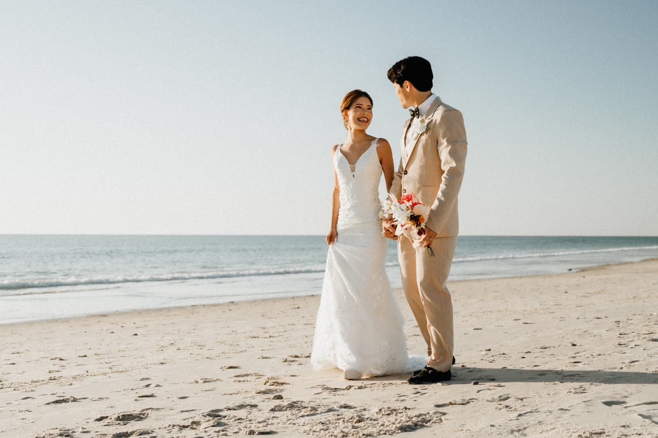 Sayuri and Shuto walking along the shore on a calm afternoon